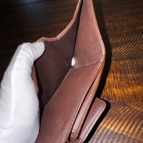 Louis Vuitton
Vintage 2005 Damier Elise Wallet - Picture 9 of 15